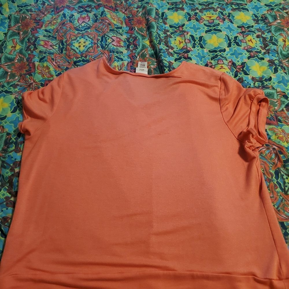 Womens XL Peach Top  - Picture 3 of 3